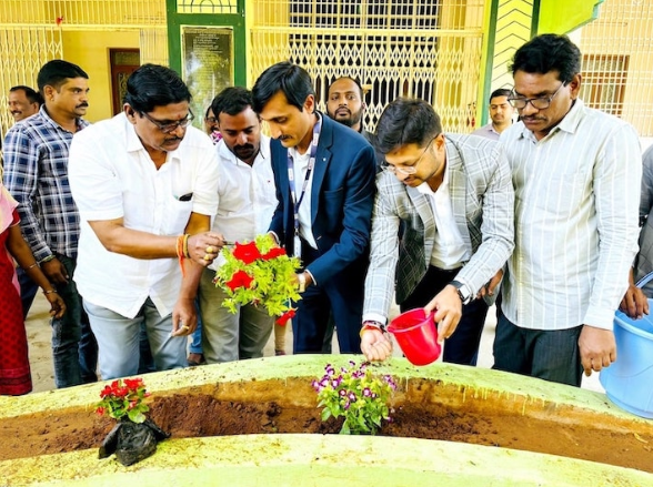 InsureEarth Initiative: Axis Max Life Plants 7,000+ Saplings Across 35 Cities