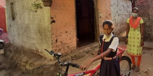 Savitrichya-Leki-Chalalya-Pudhe-â€“-Bicycle-Pledgeâ€--Giving-wings-to-Girls